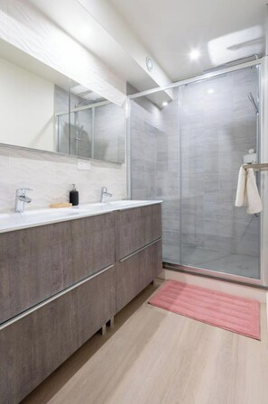 Towels, toilet paper - Bel Appartement Tout Équipé (Amiens)