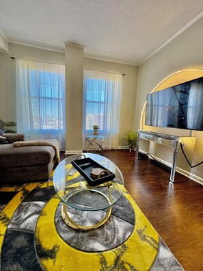 スマートテレビ、DVD プレーヤー、ステレオ、PC モニター