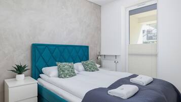 1 bedroom, bed sheets