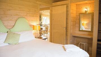 2 bedrooms, individually decorated, individually furnished, free WiFi