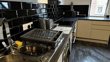 Studio, 1 King Bed with Sofa bed | Private kitchen | Fridge, microwave, oven, stovetop