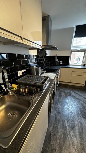 Studio, 1 très grand lit et 1 canapé-lit | Cuisine privée