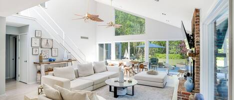 Smart-TV, peis og stereoanlegg