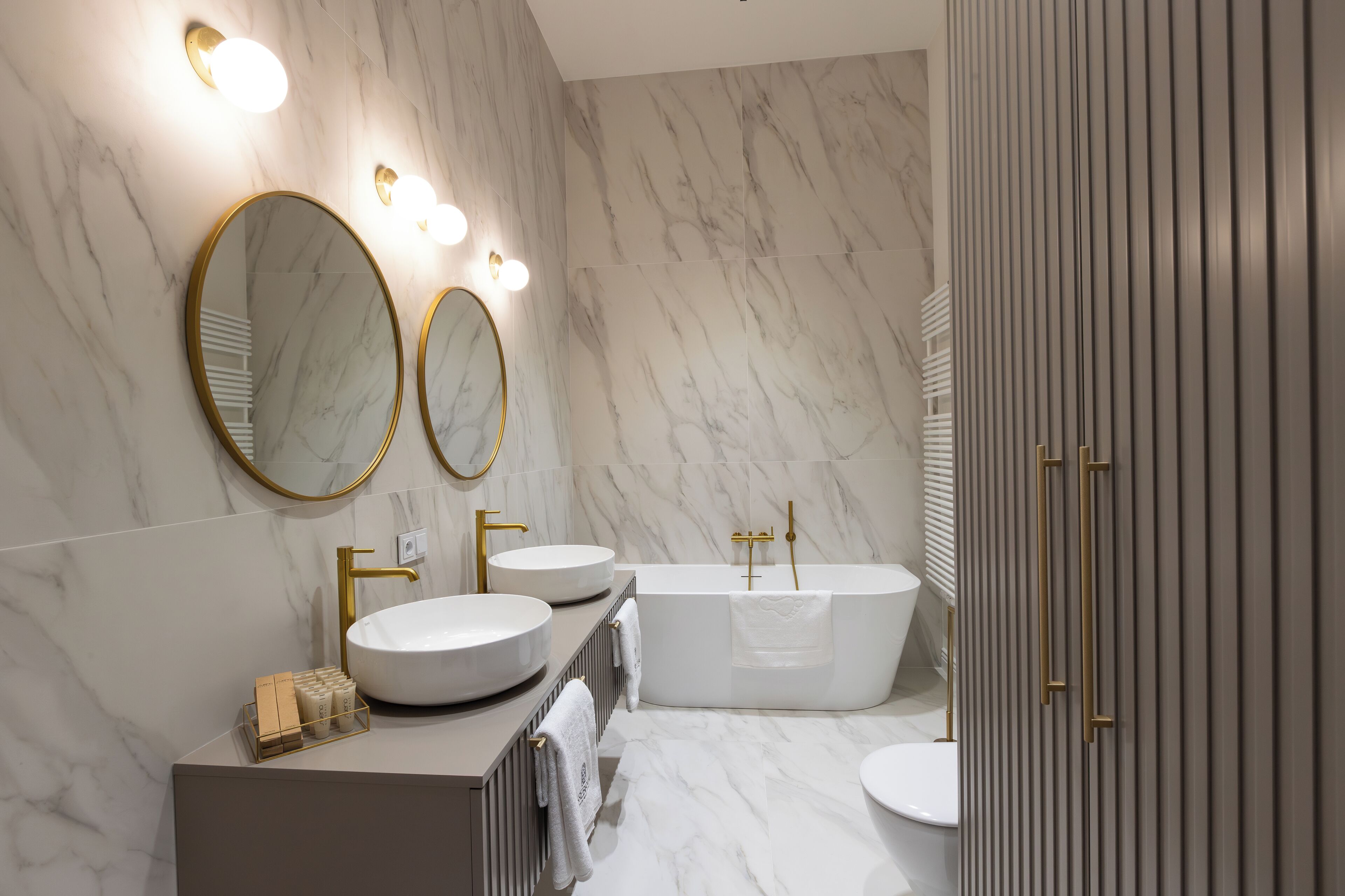Deluxe Apartment | Bathroom