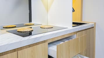 Frigobar, utensilios de cocina