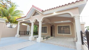 A two-story house with a covered patio, columns, and a tiled roof. - Puerto Plata (Puerto Plata)