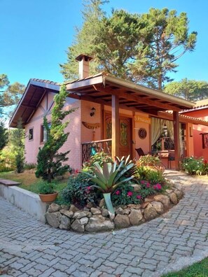 Chalé luxo | 1 quarto, roupas de cama premium, escrivaninha, Wi-Fi de cortesia