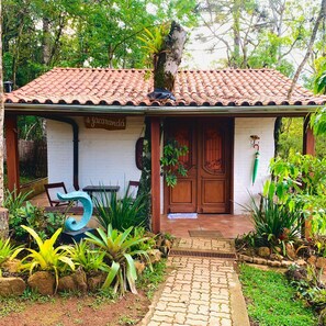 Chalé clássico | 1 quarto, roupas de cama premium, escrivaninha, Wi-Fi de cortesia