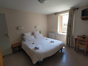Comfort Room | 1 bedroom, free WiFi - 1799 Rte des Écharmeaux (Ranchal)