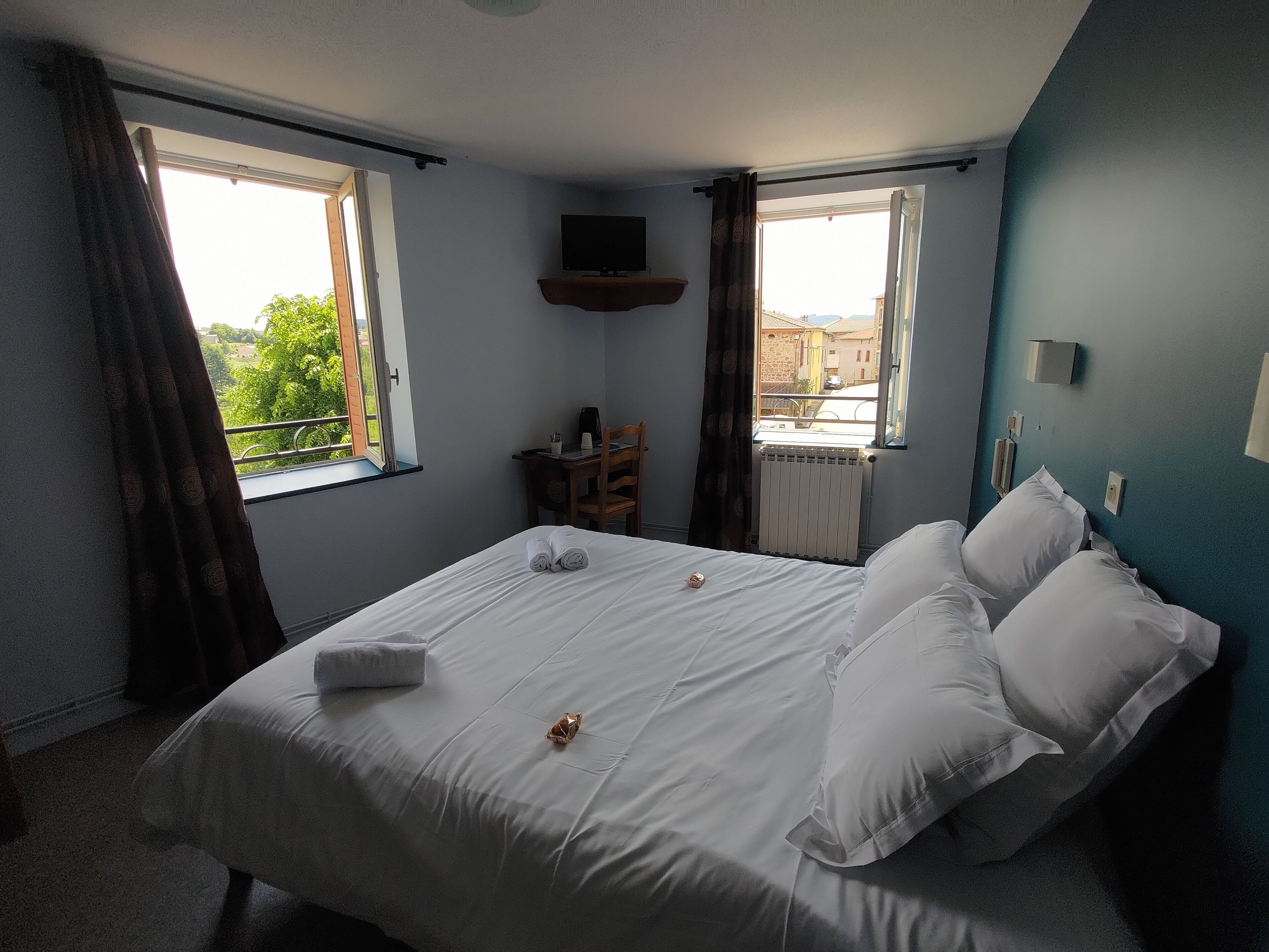 Deluxe Room | 1 bedroom, free WiFi