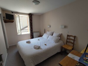Comfort Room | 1 bedroom, free WiFi - 1799 Rte des Écharmeaux (Ranchal)