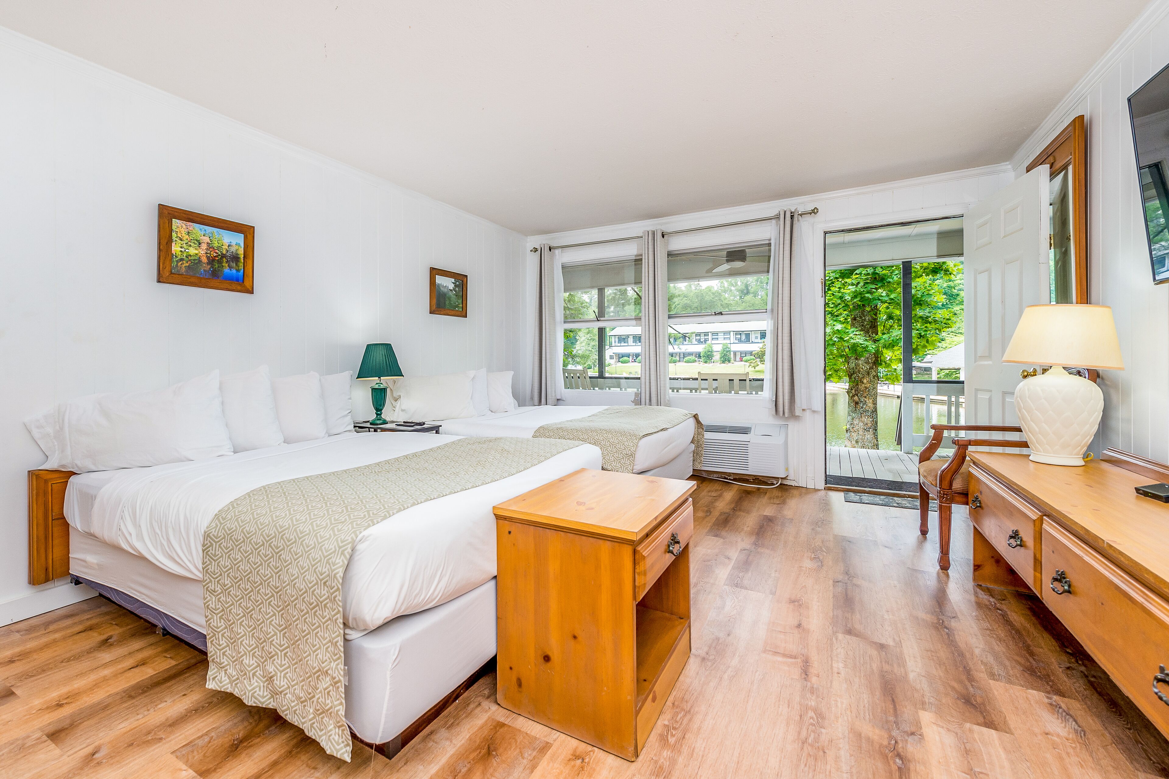 Dog-friendly, lakefront suite with a kitchenette, pool, tennis, canoes, firepit