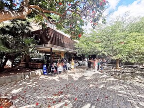 Outdoor dining - Home2Book Stylish & Bright Apt, Santa Cruz Center (Santa Cruz de Tenerife)