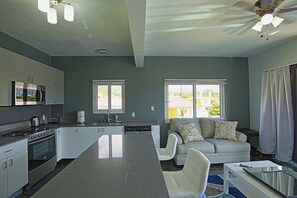 Fridge, microwave, oven, stovetop - Lynette's Modern Retreat (Charlestown)