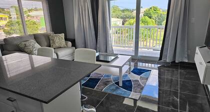 Lynette's Modern Retreat