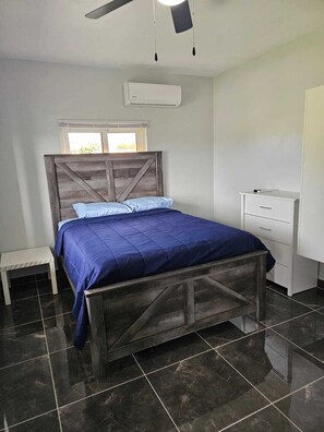 2 室のベッドルーム、アイロン / アイロン台、WiFi (無料)、ベッドシーツ