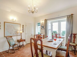 Dining - Gorphwysfa (Beaumaris)