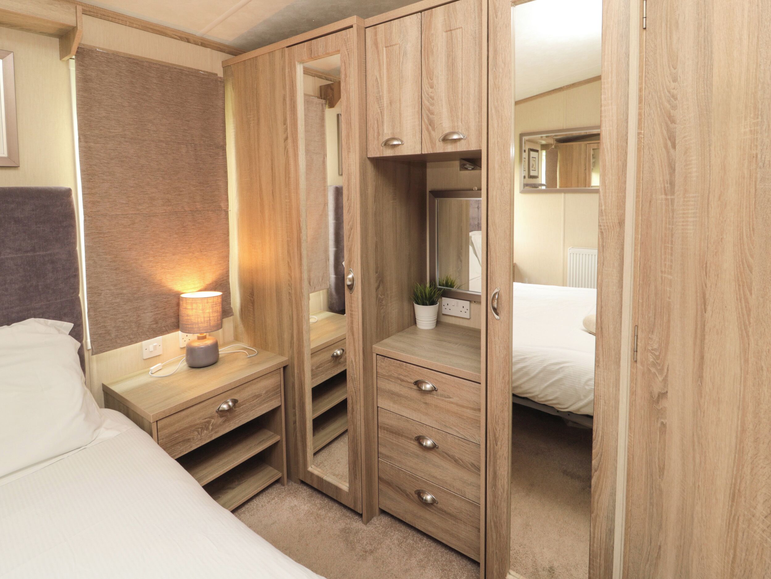 3 habitaciones, decoración personalizada y muebles diferentes 