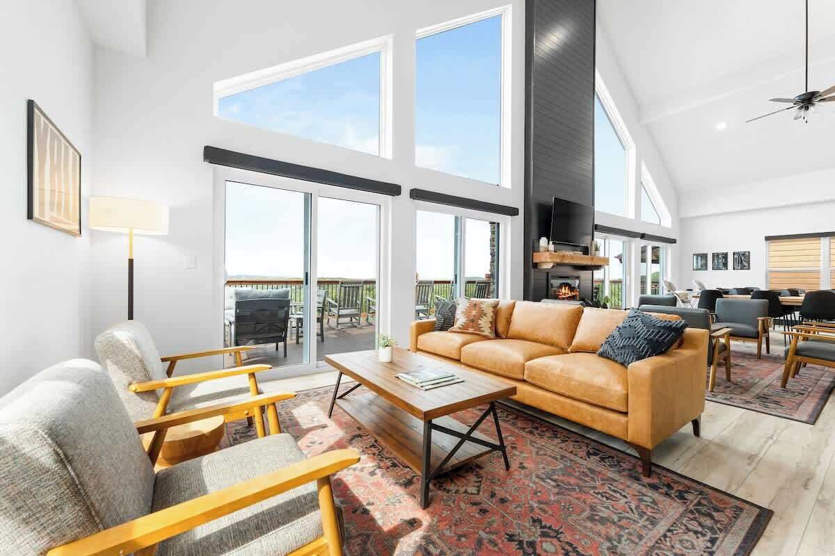 TV connectée, cheminée, baby-foot, espaces bureaux