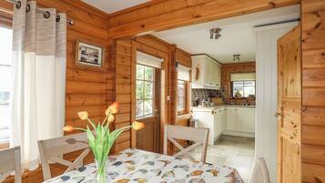 Cottage | Dining