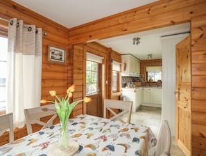 Cottage | Dining - Eirianfa (Menai Bridge)