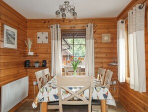 Cottage | Dining - Eirianfa (Menai Bridge)