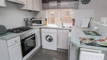 Cookware/dishes/utensils