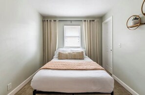 4 bedrooms, iron/ironing board, free WiFi, bed sheets
