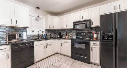 Rockin' West Nashville Retreat - 5 miles from downtown!