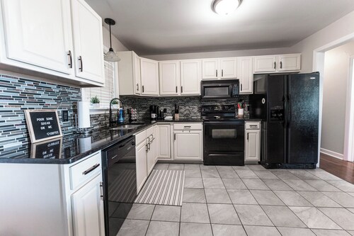 Rockin' West Nashville Retreat - 5 miles from downtown!