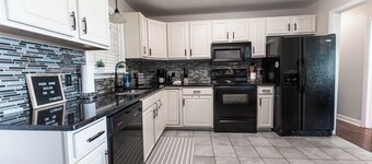 Rockin' West Nashville Retreat - 5 miles from downtown!