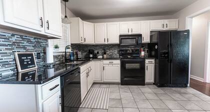 Rockin' West Nashville Retreat - 5 miles from downtown!