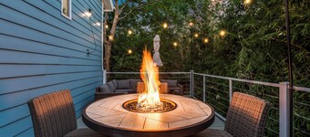 5 min. stroll to Downtown Mckinney! Family & Pet Friendly Cottage