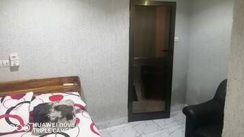 2 makuuhuonetta, silitysrauta/-lauta, Wi-Fi, vuodevaatteet