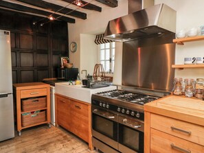 Fridge, dishwasher, toaster, cookware/dishes/utensils