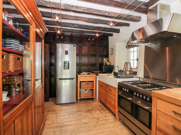 Fridge, dishwasher, toaster, cookware/dishes/utensils