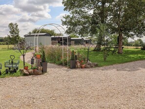 Property grounds - Whitehedge (York)