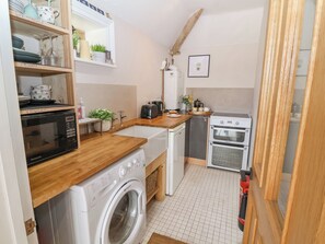 Kühlschrank, Wasserkocher, Toaster, Kochgeschirr/Geschirr/Besteck