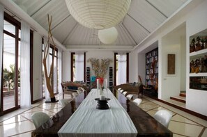 Dining - Luxury Spacious Family 5BR Villa Big Pool & Garden (Canggu)