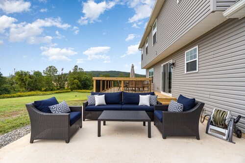 10-Acre Sunset Hill Retreat