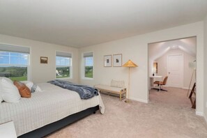 4 bedrooms, desk, iron/ironing board, free WiFi