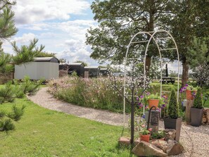 Property grounds - Stormont Hut (York)