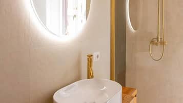 Superior-Zimmer | Badezimmer | Dusche, Regendusche, kostenlose Toilettenartikel, Haartrockner