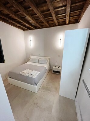 Luxury Apartment | Premium bedding, memory foam beds, minibar, in-room safe