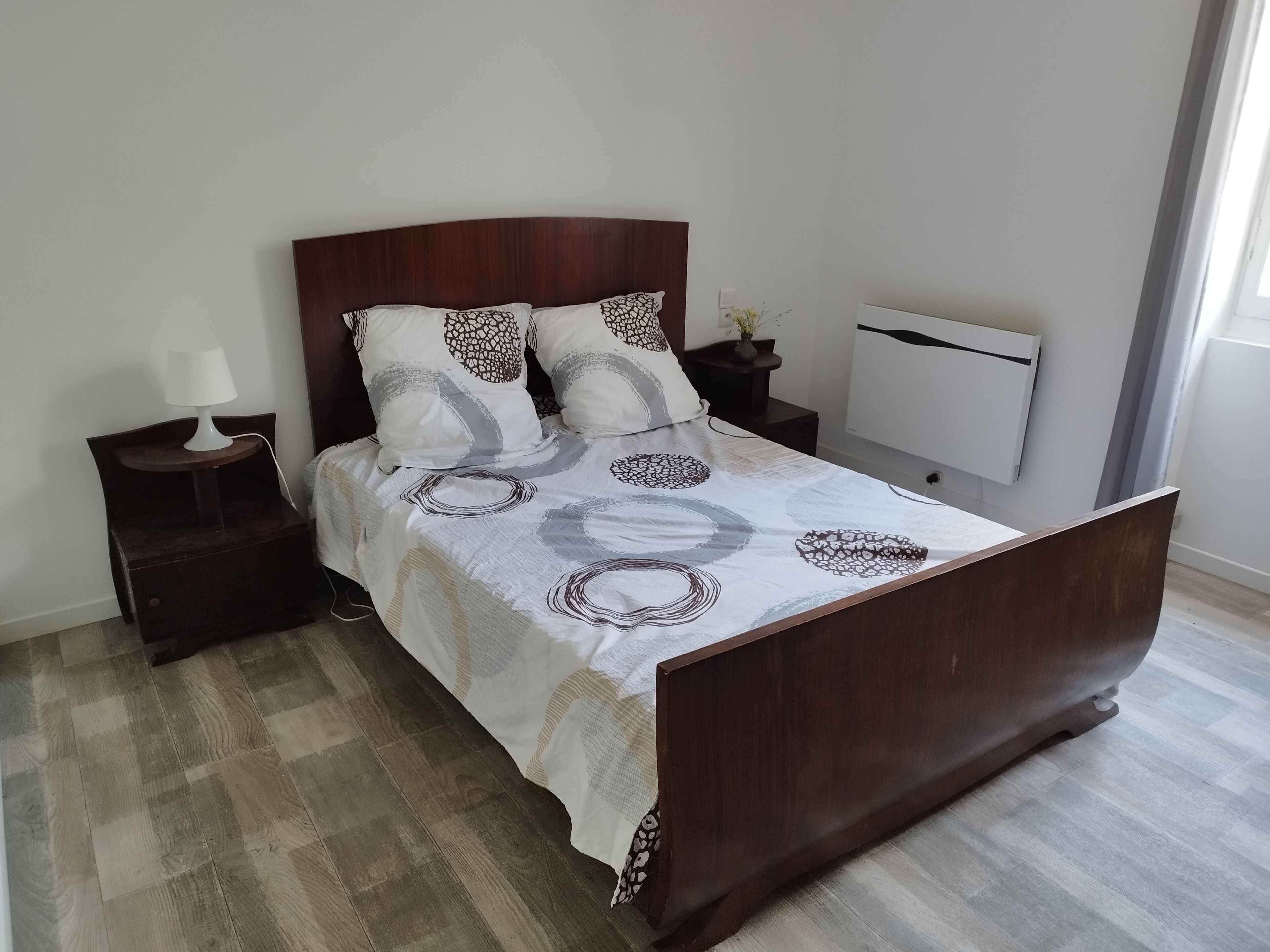 2 slaapkamers, een strijkplank/strijkijzer, beddengoed