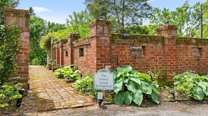 Exterior - The Emory House (Meadowview)
