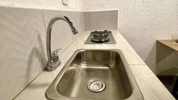 Fridge, microwave, oven, coffee/tea maker