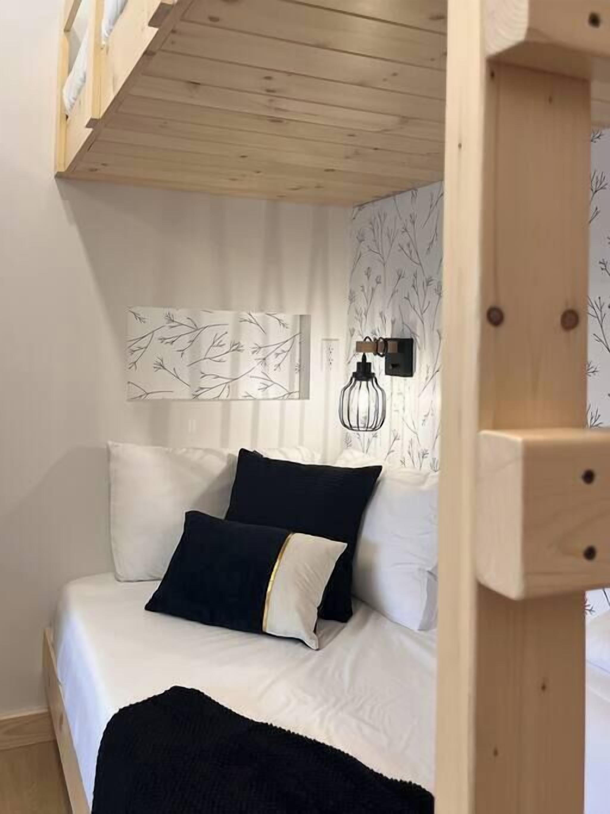 3 bedrooms, iron/ironing board, travel cot, free WiFi