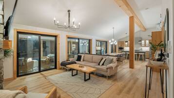 Smart TV, fireplace, video games, table tennis