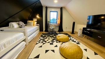 3 camere, una scrivania, ferro/asse da stiro, Wi-Fi gratuito